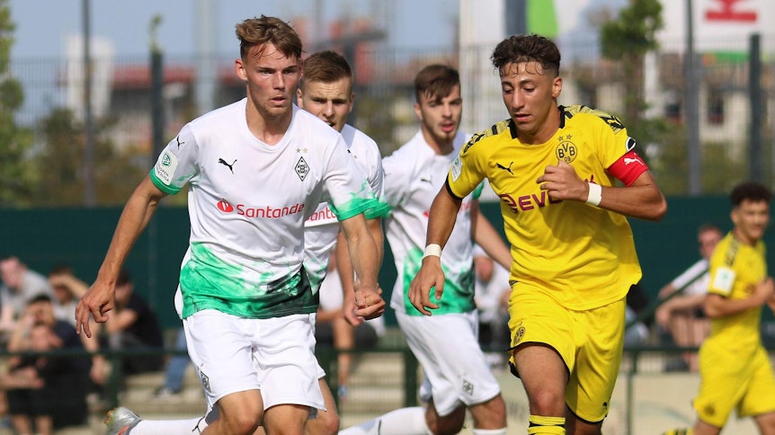 Mika Schroers ist Top-Torschütze der U19 von Borussia Mönchengladbach, obwohl er zum jüngeren Jahrgang in der A-Junioren-Bundesliga zählt.