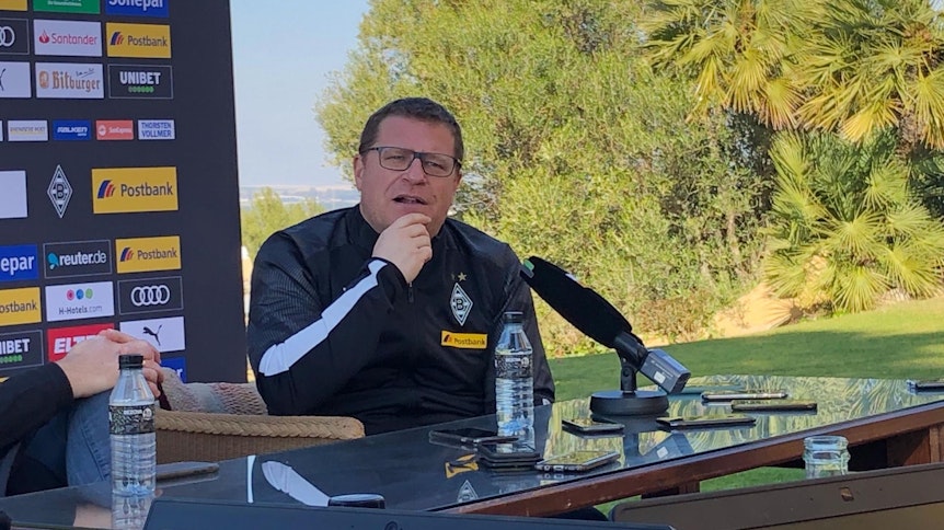Gladbach-Manager Max Eberl im Pressegespräch im Trainingslager in Jerez de la Frontera.