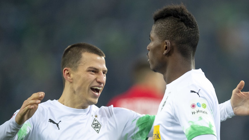 In der Hinrunde war noch dieses H-Hotels-Logo auf den Ärmeln der Borussia-Trikots zu sehen.