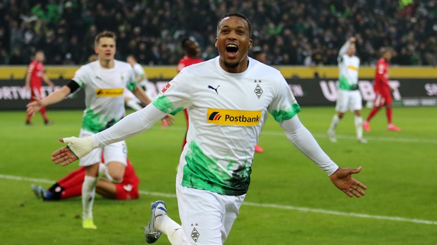 Alassane Plea bejubelt das 2:1 beim 3:1-Erfolg gegen den FSVMainz 05.