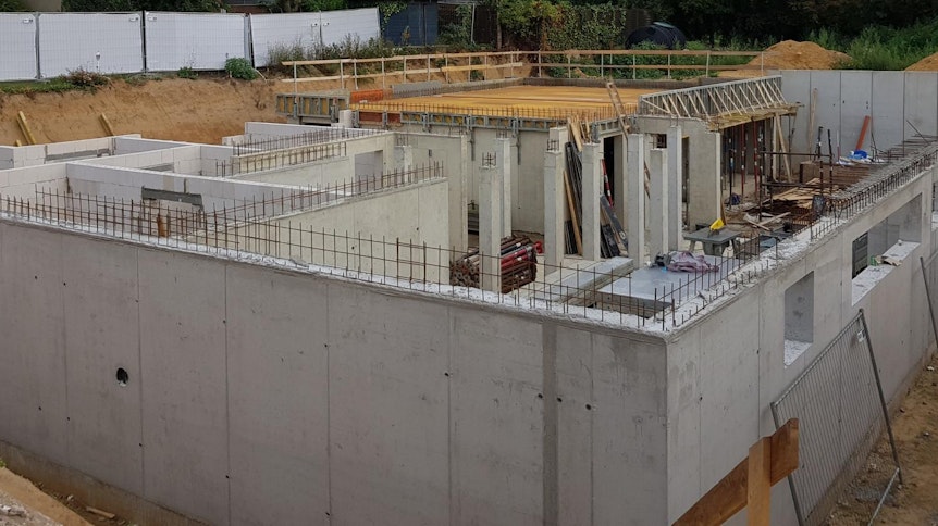 Auf dieser Baustelle entsteht die Traum-Villa von Raffael und seiner Familie.