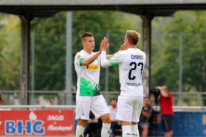 Die Rauchschwaden des neuen Gladbacher Heim-Trikots fanden viele Fans schon mutig, das Design des Bökelberg-Trikots ist ebenfalls extrovertiert.