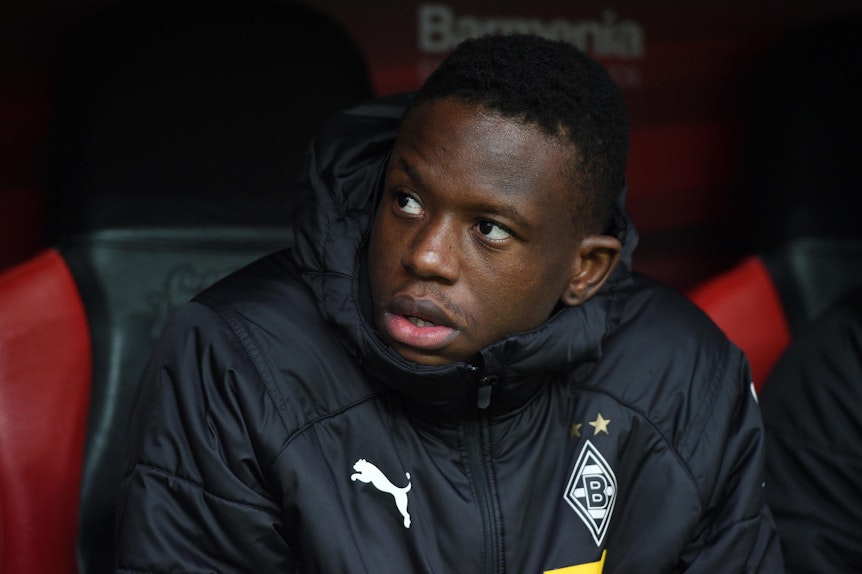 Denis Zakaria nahm gegen Bayer 04 Leverkusen zunächst auf der Bank Platz.