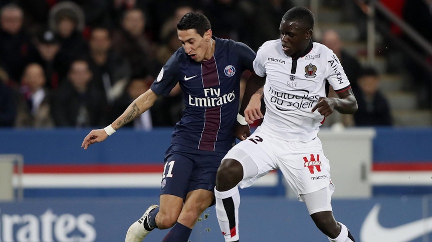Malang Sarr (r.) im Zweikampf mit PSG-Star Ángel di Maria.