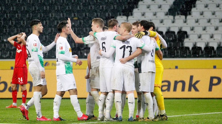 Die Fohlen bejubeln ihren Derby-Sieg im März.