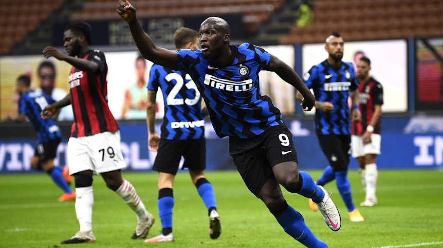Inter Mailands Romelu Lukaku bejubelt seinen Treffer gegen den AC Mailand.