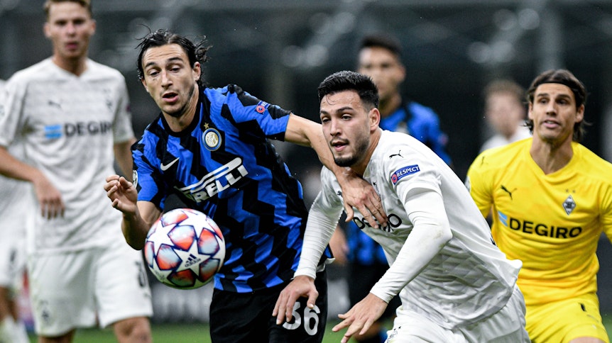 Borussia im Zweikampf mit Inter Mailand.