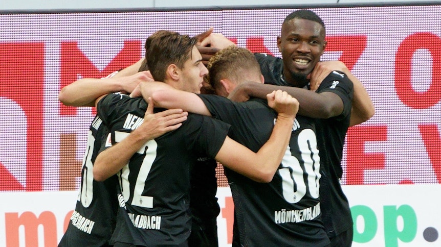 Borussia Mönchengladbach bejubelt ein Tor in Mainz.