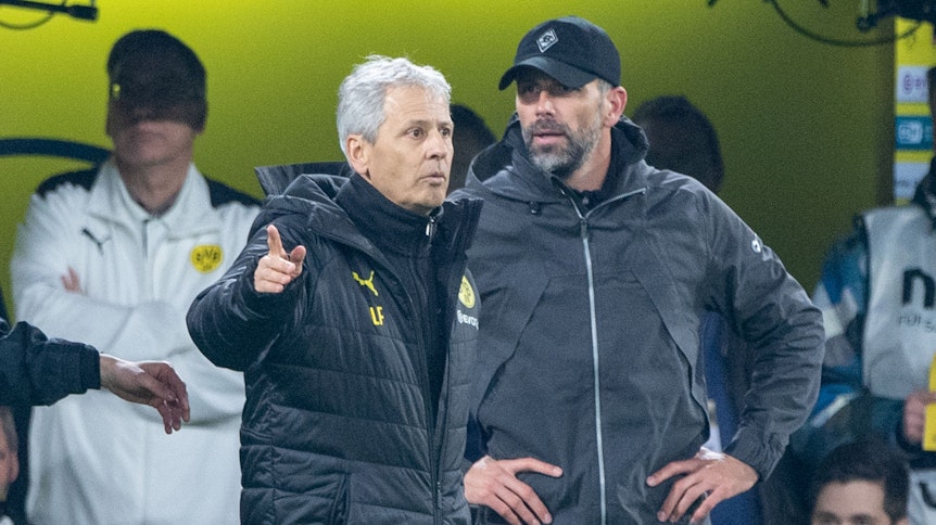 Bei einem Duell ihrer Mannschaften im Oktober 2019 in Dortmund stehen sich BVB-Trainer Lucien Favre (l.) und sein Gladbacher Kollegen Marco Rose an der Seitenlinie gegenüber.