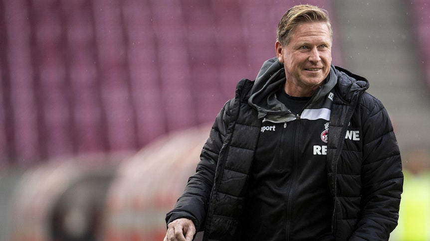 Markus Gisdol, Trainer des 1. FC Köln, steht beim Duell gegen Borussia Mönchengladbach im Kölner Stadion.