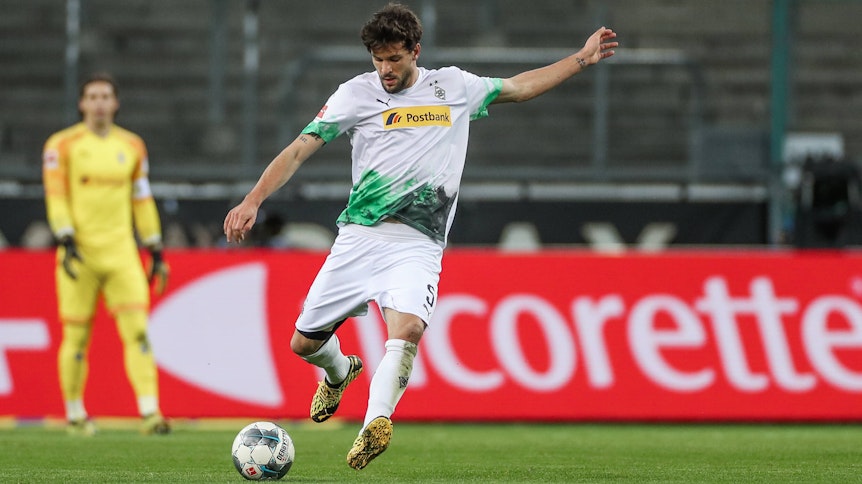 Tobias Strobl, hier als Gladbach-Profi beim 2:1-Sieg am 11. März im Geister-Derby gegen den 1. FC Köln, kehrt am Samstag als Spieler des FC Augsburg in den Borussia-Park zurück.