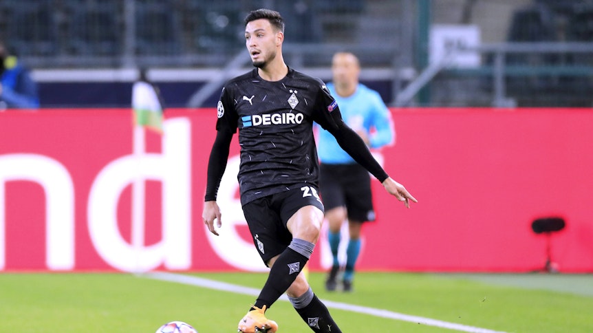 Borussias Verteidiger Ramy Bensebaini, hier im Duell Ende Oktober gegen Real Madrid, ist positiv auf das Corona-Virus getestet worden