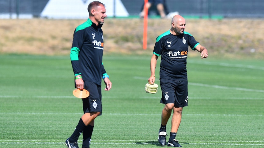 Die beiden Ex-Nationalstürmer Alexander Zickler (l.) und Oliver Neuville (r.) bei einer Trainingseinheit im Borussia-Park im August 2020.