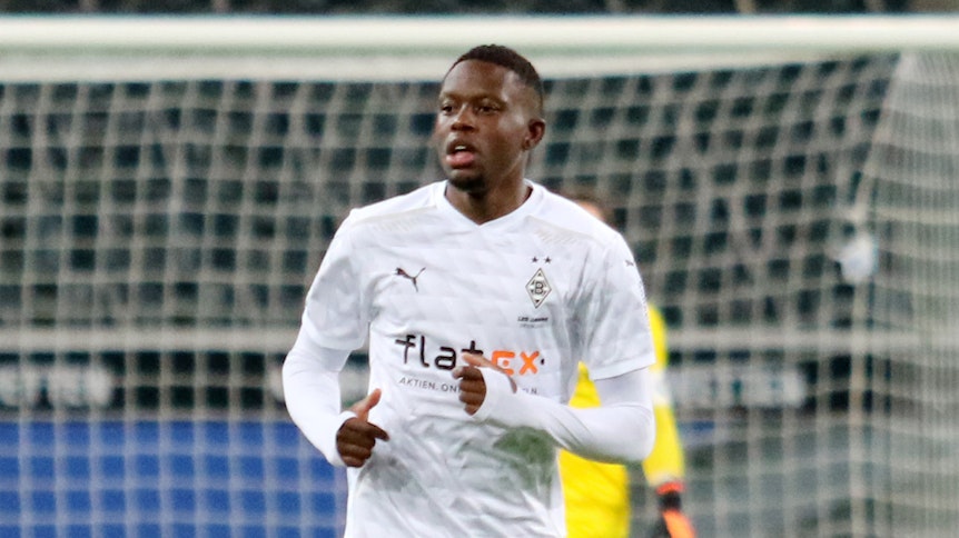Gladbachs Mittelfeldspieler Denis Zakaria ist nach über acht Monaten Verletzungspause zurück auf dem Platz.