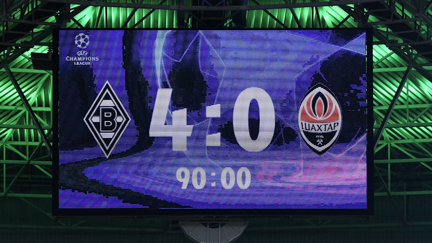 Die Anzeigetafel nach dem Champions-League-Spiel zwischen Borussia Mönchengladbach und Schachtar Donezk.