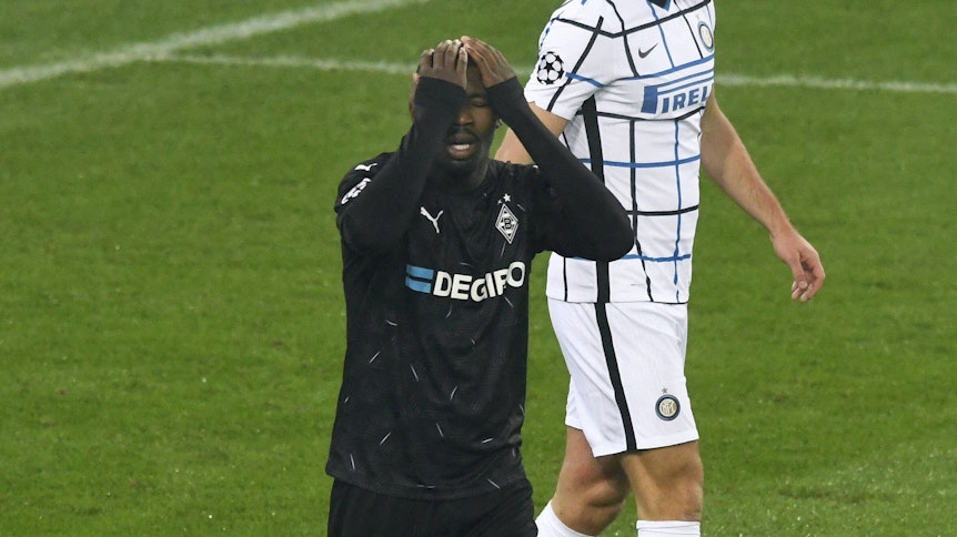 Borussias Marcus Thuram ärgert sich über die knappe 2:3-Niederlage gegen Inter Mailand.