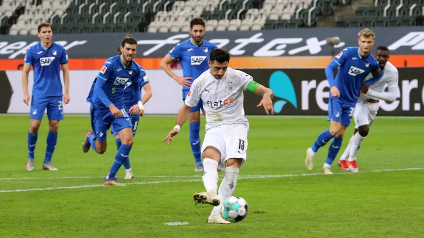 Lars Stindl erzielt per Elfmeter das 1:0 für Borussia Mönchengladbach gegen die TSG Hoffenheim.