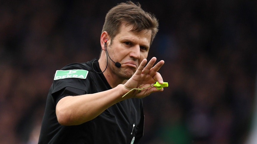 Frank Willenborg bei einem Zweitliga-Spiel zwischen Holstein Kiel und SpVgg Greuther Fürth im Holstein-Stadion.