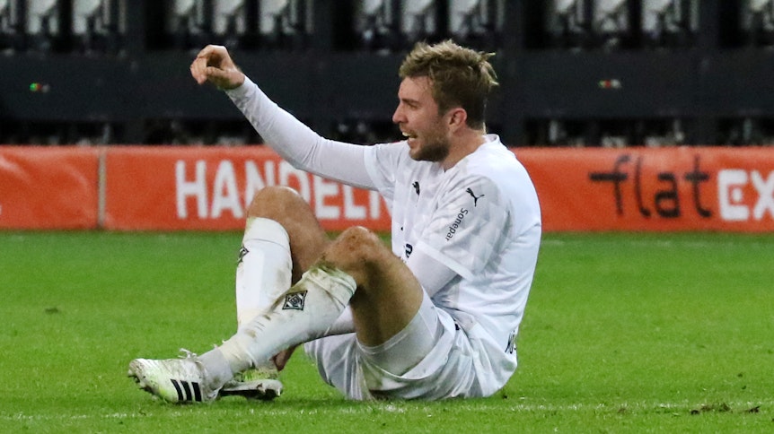 Borussias Mittelfeldspieler Christoph Kramer, in dieser Szene mit Schmerzen auf dem Rasen sitzend, äußerte sich nach Gladbachs 1:2-Heimniederlage gegen 1899.