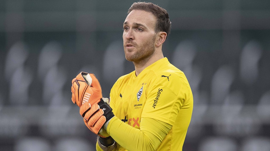 Borussias Ersatz-Torhüter Tobias Sippel beim Bundesliga-Spiel zwischen Gladbach und Hertha BSC am 12.12.20 im Borussia-Park.