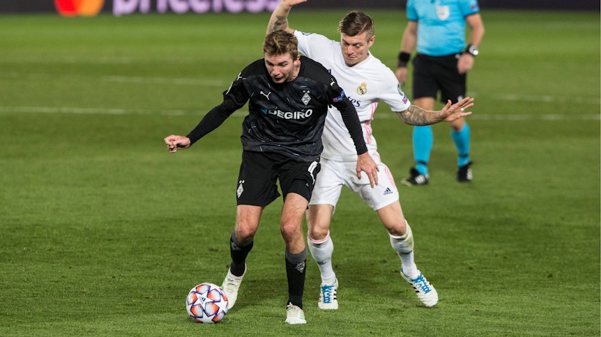 Borussias Christoph Kramer (r.) konnte gegen Toni Kroos (l.) und Real Madrid nicht überzeuge.