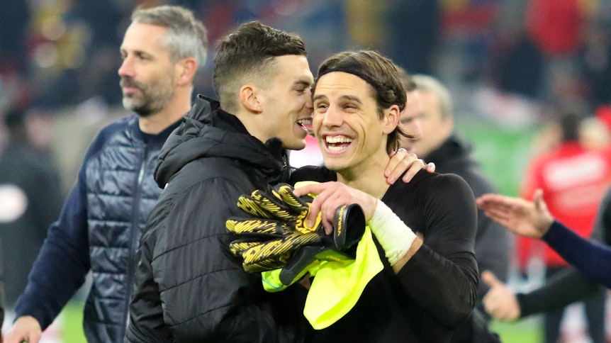 Von wegen schlechte Laune: László Bénes muss momentan meist zuschauen bei Borussia, hier scherzt er mit Yann Sommer nach dem 4:1 gegen Fortuna Düsseldorf.
