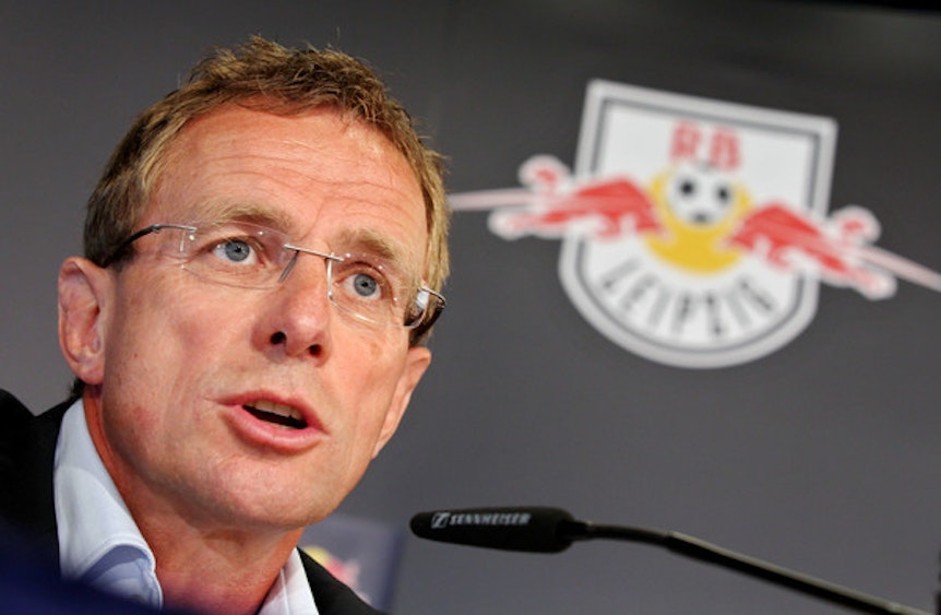 Ralf Rangnick wurde 2019 als Trainer von RB Leipzig mit Hass-Plakaten im Borussia-Park von Chaoten aus der Nordkurve attackiert und beleidigt.