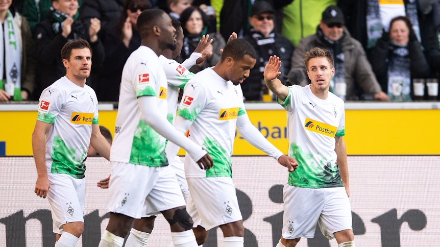 Gladbachs Stürmer Marcus Thuram (2.v.l.) gehört zu Europas besten Vorlagengebern.