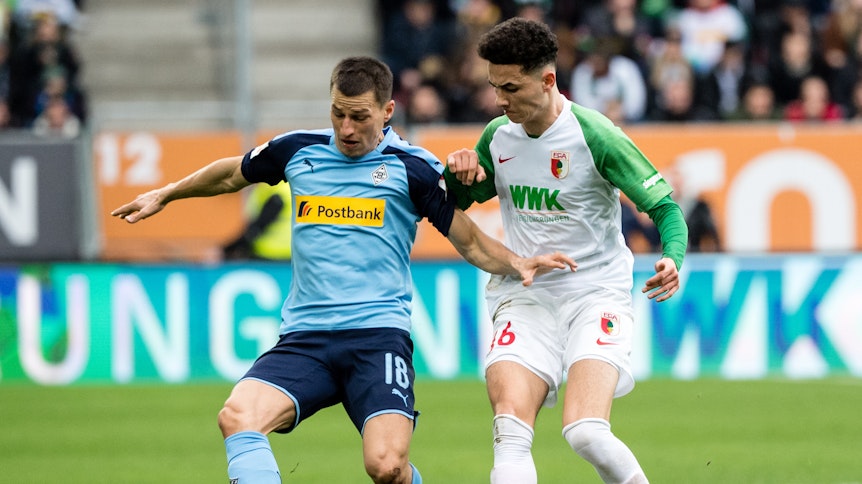 Stefan Lainer (l.) lobte nach dem Spiel insbesondere Joker Alassane Plea.