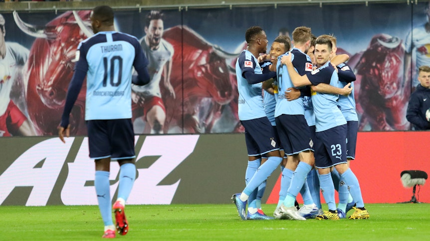Ein Tor, bei dem alle etwas zu feiern hatten: Die Borussen bejubeln 1:0 gegen Leipzig durch Alassane Plea.