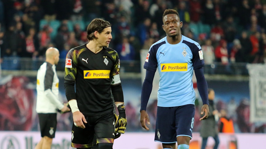 Die EM wird nicht wie geplant 2020, sondern erst 2021 stattfinden. Davon betroffen sind unter anderem Gladbachs Schweizer Nationalspieler Yann Sommer und Denis Zakaria.