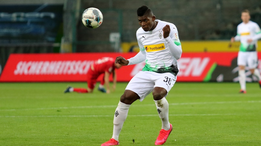 Stürmer Breel Embolo hat im Geisterspiel gegen Köln nicht nur als Torschütze Sportgeschichte geschrieben. Er ist wegen der Corona-Krise womöglich auch der am wenigsten gefeierte Derby-Held in Borussias Historie.