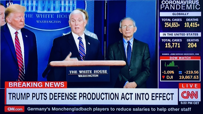 Mitten in einer Rede der US-Regierung an die Nation blendet der TV-Sender CNN live ein, dass wegen der Corona-Krise in Deutschland die Gladbacher Profis auf Teile ihres Gehalts verzichten.