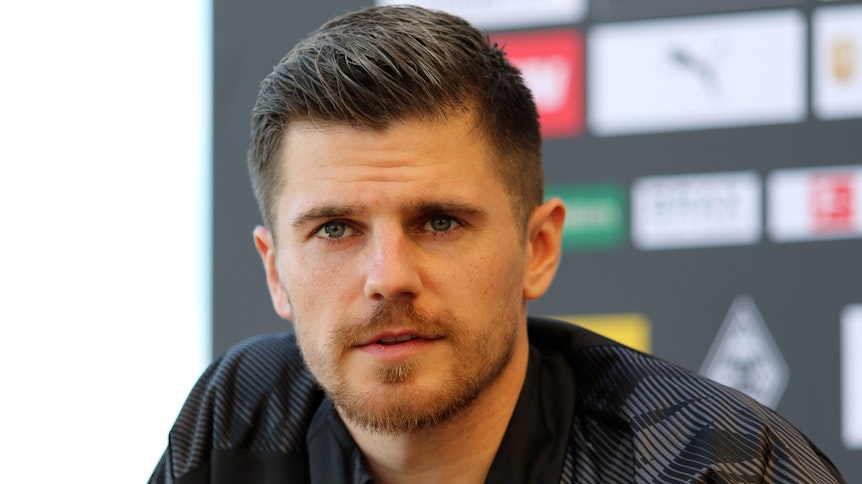 Borussia-Profi Jonas Hofmann musste die Mitarbeiter seiner drei Subway-Filialen in Kurzarbeit schicken.