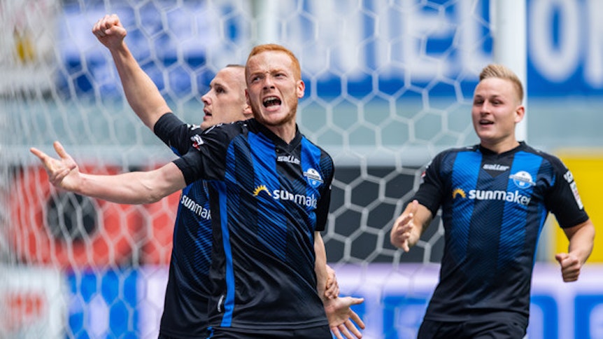 Sebastian Vasiliadis (Mitte) wurde bereits im April 2019 als möglicher Zugang bei Borussia Mönchengladbach gehandelt. Nun soll der Paderborner erneut ein Thema beim VfL sein.