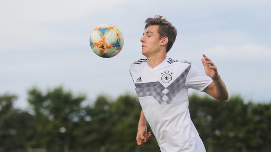 Florian Neuhaus könnte nach wie vor mit der deutschen Auswahl an den Olympischen Spielen in Tokio teilnehmen.