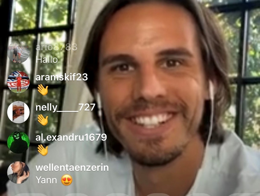 Yann Sommer präsentierte sich im Instagram-Talk auf dem Vereinskanal in einem neuen Look.