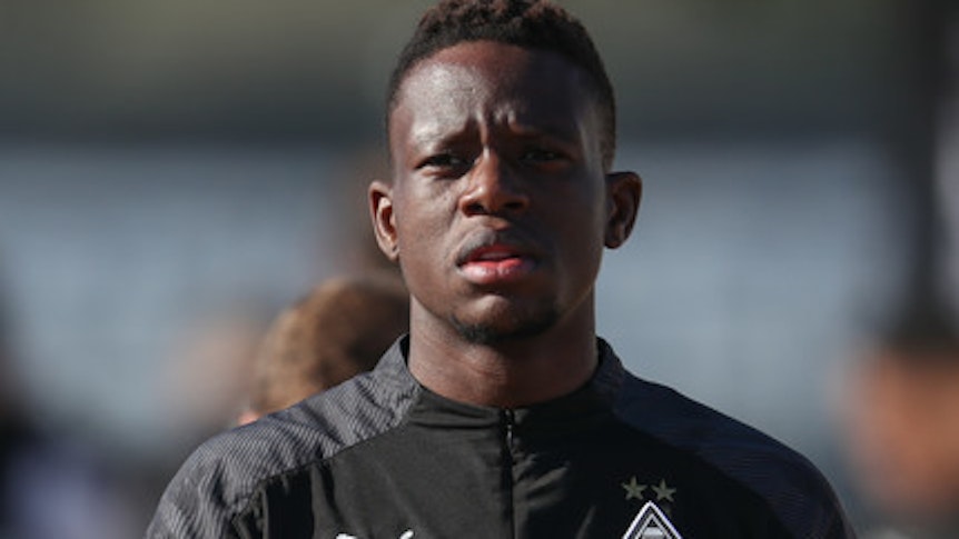 Auch Gladbachs Mittelfeld-Wuchtbrumme Denis Zakaria soll konkret in das Visier des FC Liverpool geraten sein. Manchester United ist ebenfalls stark interessiert.