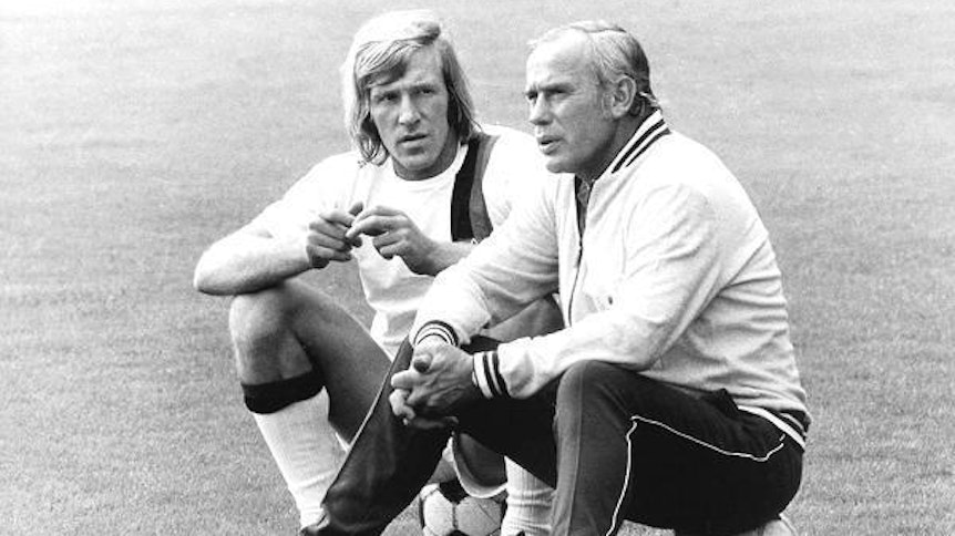 Der Meistertrainer und sein Spielmacher: Hennes Weisweiler (r.) und Günter Netzer hatten zu gemeinsamen Zeiten bei Borussia Mönchengladbach eine ganz besondere Beziehung.