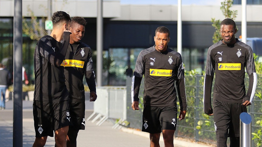 Ramy Bensebaini (links), Breel Embolo, Alassane Plea und Marcus Thuram von Borussia Mönchengladbach sind ins Quarantäne-Hotel eingezogen.