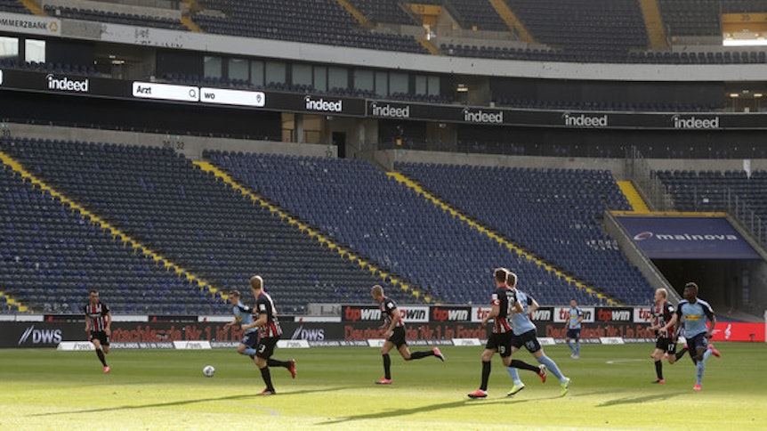 Borussia Mönchengladbach hat ihr erstes Geister-Auswärtsspiel bei Eintracht Frankfurt souverän für sich entschieden.