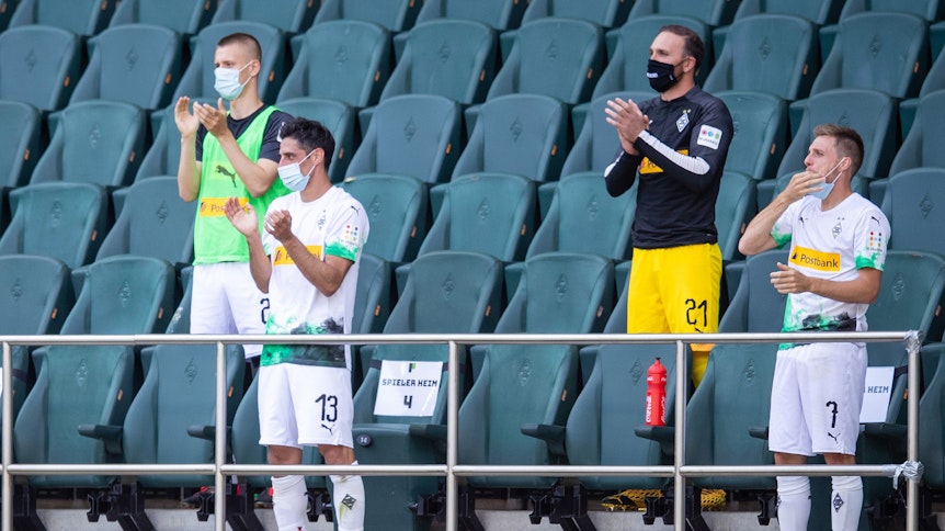 Torben Müsel, Lars Stindl, Tobias Sippel und Patrick Herrmann feierten Mamadou Doucouré bei dessen Einwechslung.
