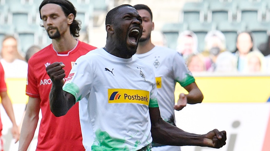 Marcus Thuram jubelt. Gladbachs Stürmer gelangen beim 4:1-Sieg gegen Union Berlin zwei Tore.