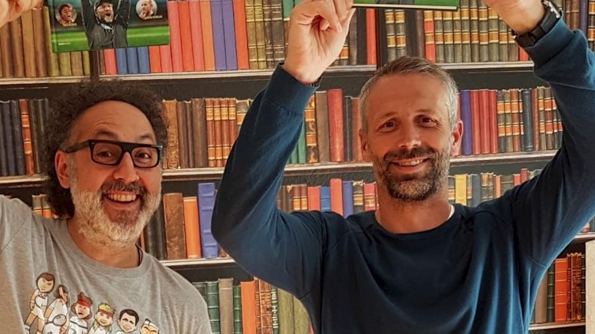 Buchautor David Kadel (links) mit Borussia-Trainer Marco Rose.