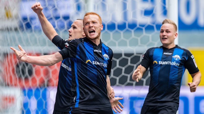 Sebastian Vasiliadis (M.) von Bundesliga-Aufsteiger SC Paderborn. Der Mittelfeldspieler soll ein Thema im Borussia-Park sein.