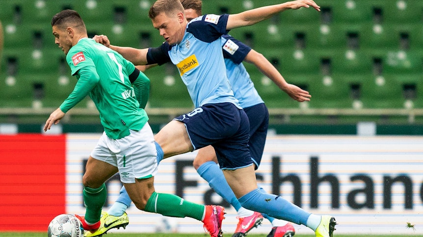Matthias Ginter (r.) will sich mit Borussia Mönchengladbach für die Champions League qualifizieren.
