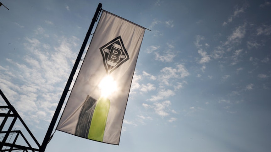 Borussia ist auf der Suche nach einem neuen Hauptsponsor. Noch hält sich der Klub bedeckt darüber, wer im Sommer die Postbank auf der Trikot-Brust der Fohlen-Elf ablösen wird.