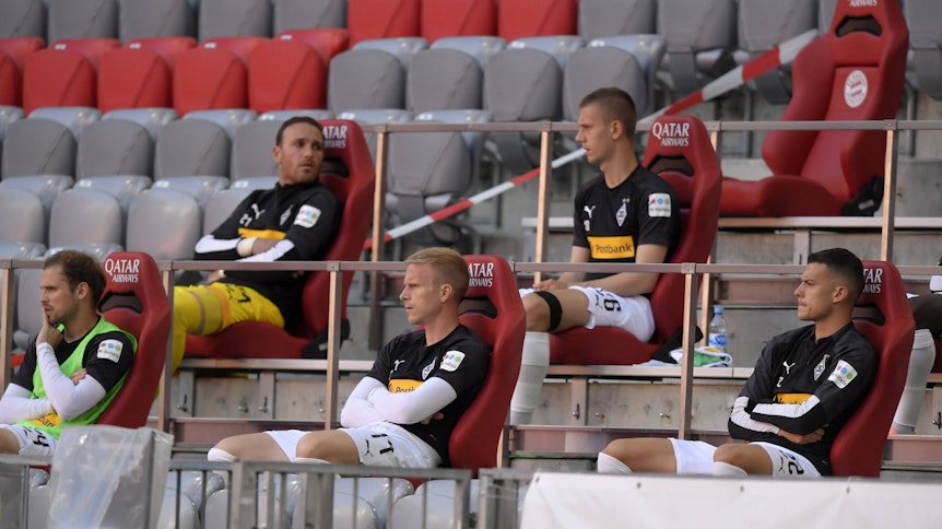 Oscar Wendt (Mitte) saß gegen den FC Bayern zunächst auf der Bank und wurde eingewechselt. Gegen den VfL Wolfsburg am Dienstag dürfte er beginnen.