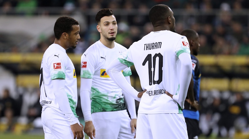 Sie alle werden Borussia Mönchengladbach gegen den VfL Wolfsburg fehlen: Alassane Plea, Ramy Bensebaini und Marcus Thuram (von links).