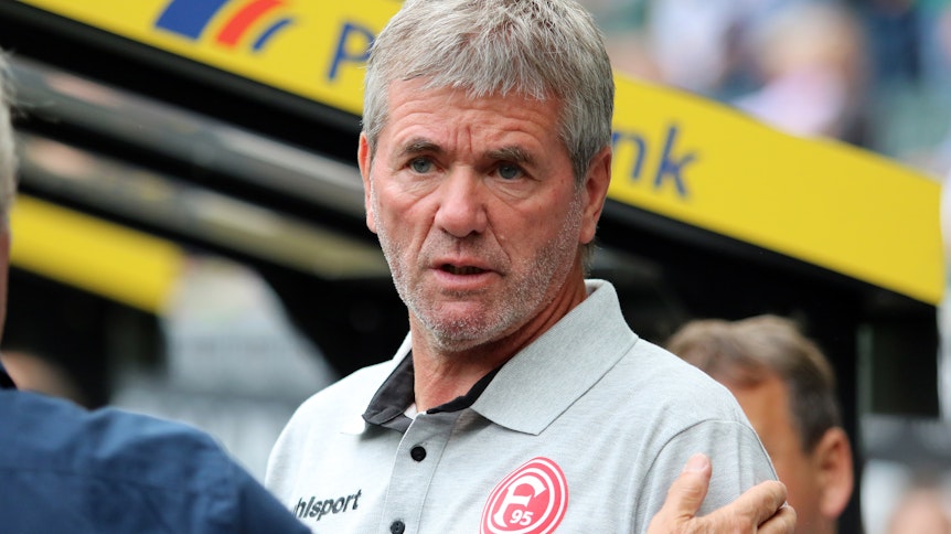 In der Bundesliga-Hinrunde erlebte Friedhelm Funkel als Trainer der Düsseldorfer Fortuna eine bittere 1:2-Pleite im Gladbacher Borussia-Park.